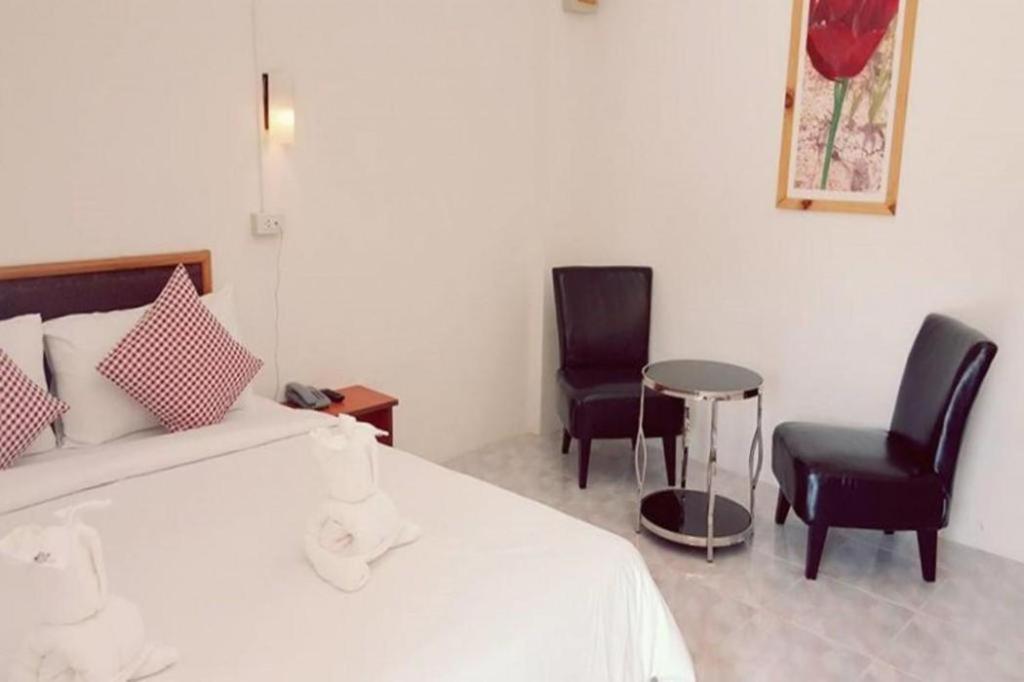Hotel De Ratt Phuket Patong Екстериор снимка