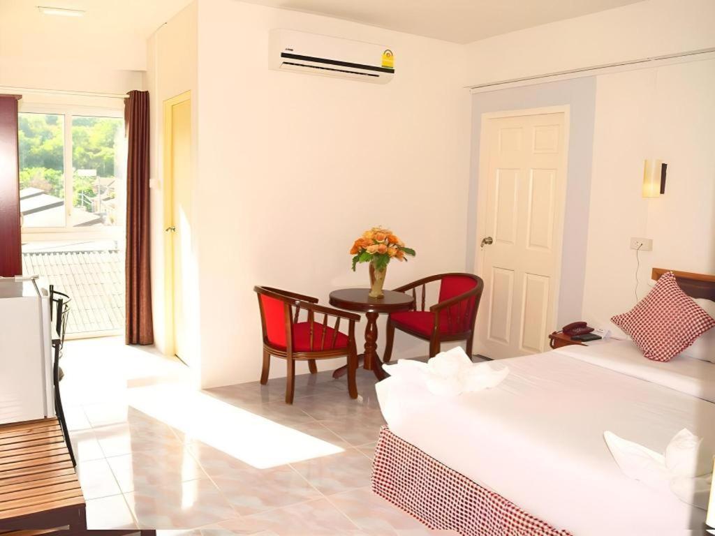 Hotel De Ratt Phuket Patong Екстериор снимка