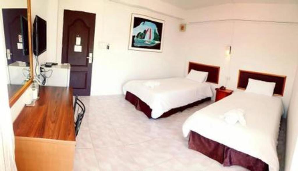 Hotel De Ratt Phuket Patong Екстериор снимка