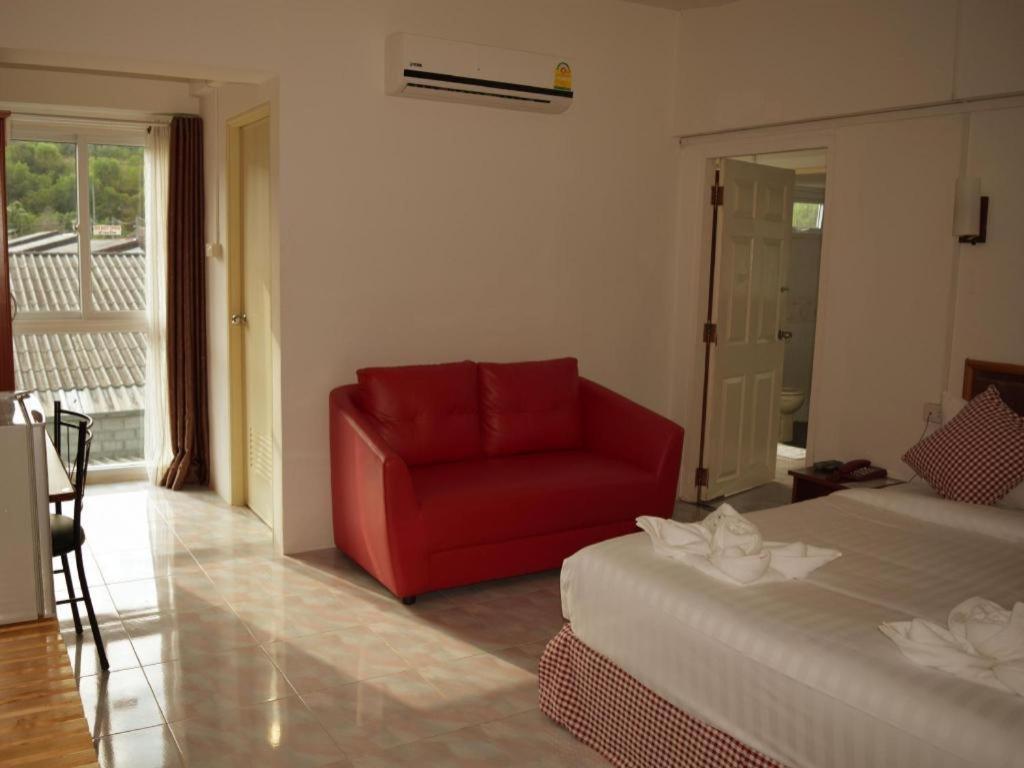 Hotel De Ratt Phuket Patong Екстериор снимка